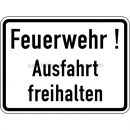 Brandschutzzeichen: Feuerwehr! Ausfahrt freihalten (Verkehrsschild Nr. 2432)
